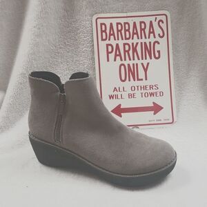 KENNETH COLE REACTION WOMENS GRAY SUEDE LEATHER WEDGE ANKLE BOOTIES SZ 6